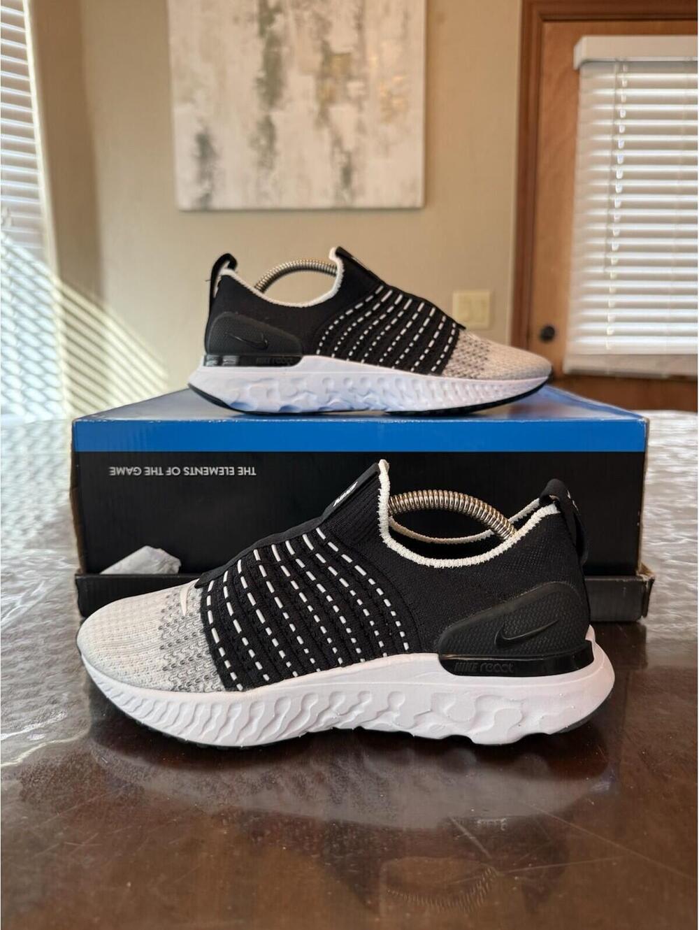 Nike React Phantom Run Flyknit 2 Black/White Women's Sz US 6.5 Casual Shoes